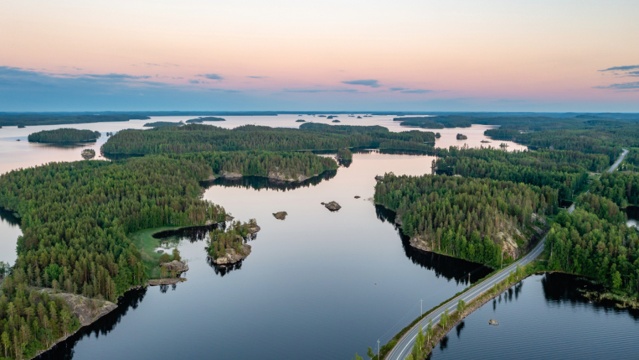 Rahapuhetta: me kysyimme, pankinjohtaja vastasi