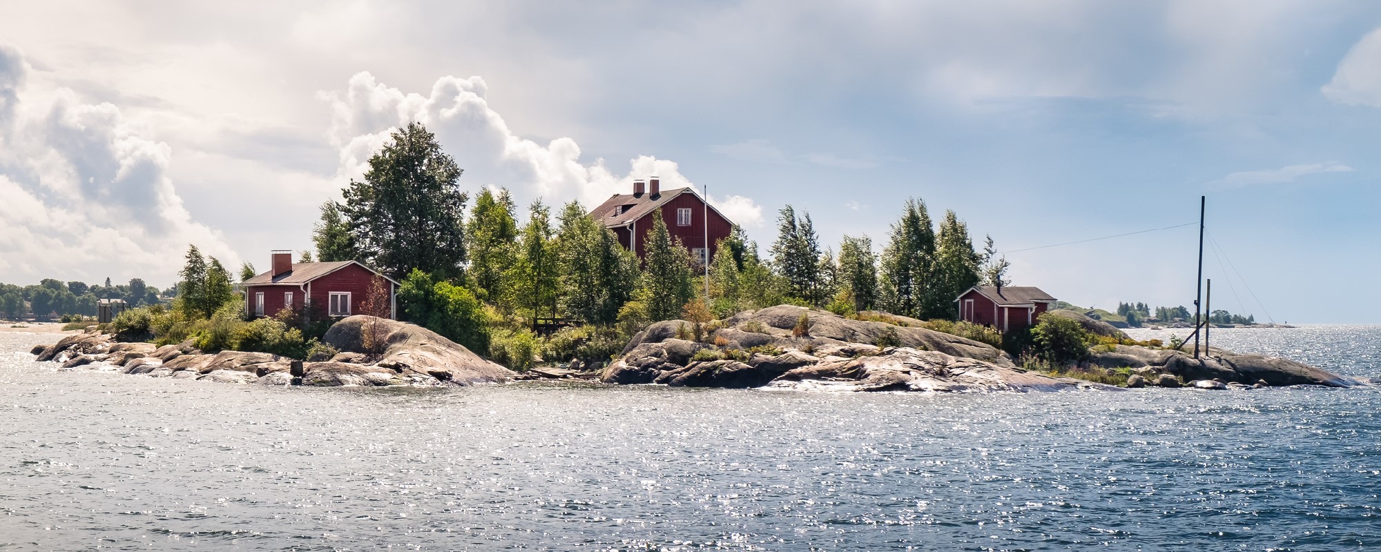 Saari järvellä