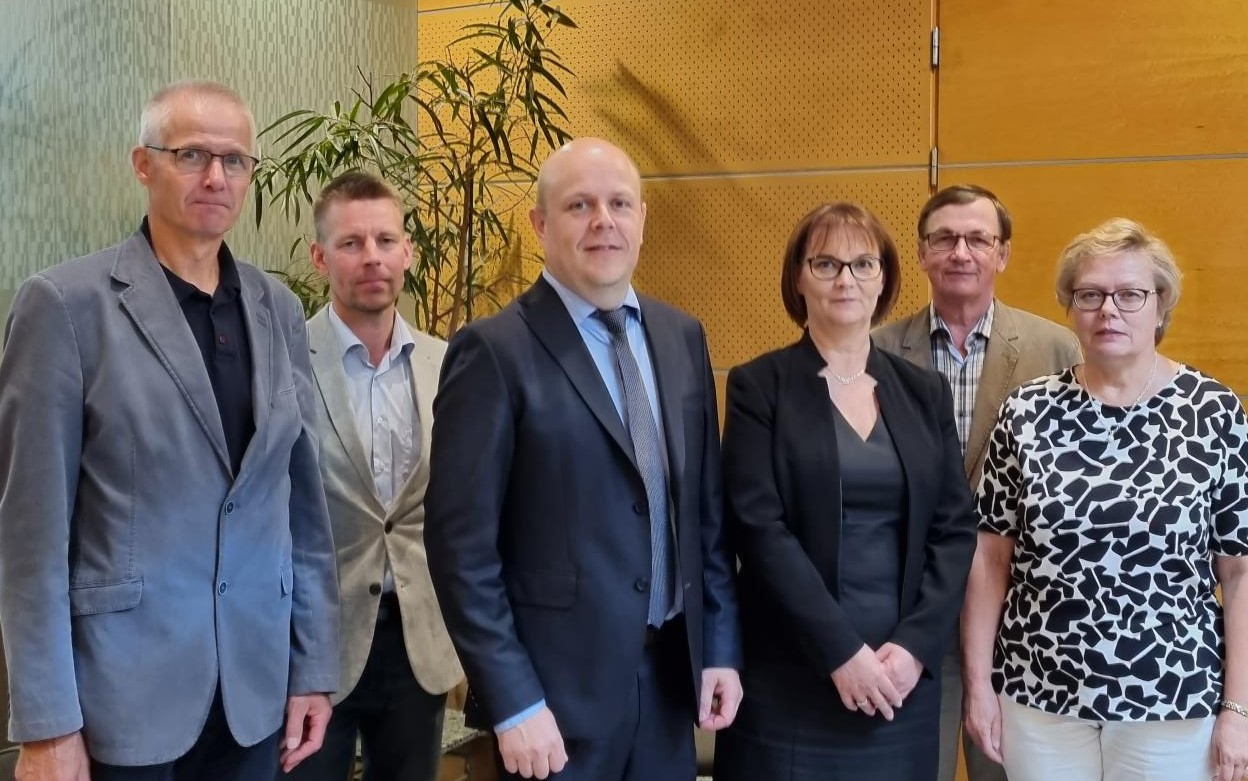 Kurikan Osuuspankin ja Jämijärven Osuuspankin johtoa yhteiskuvassa-header
